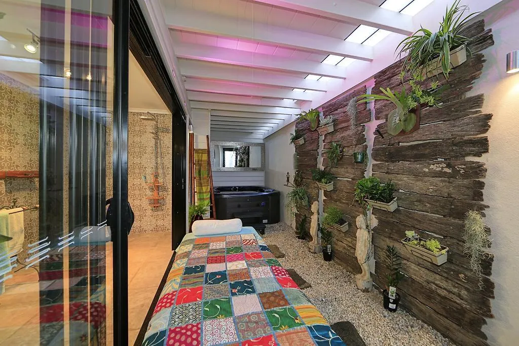Zen Beach Retreat Hotel Bargara 5*,